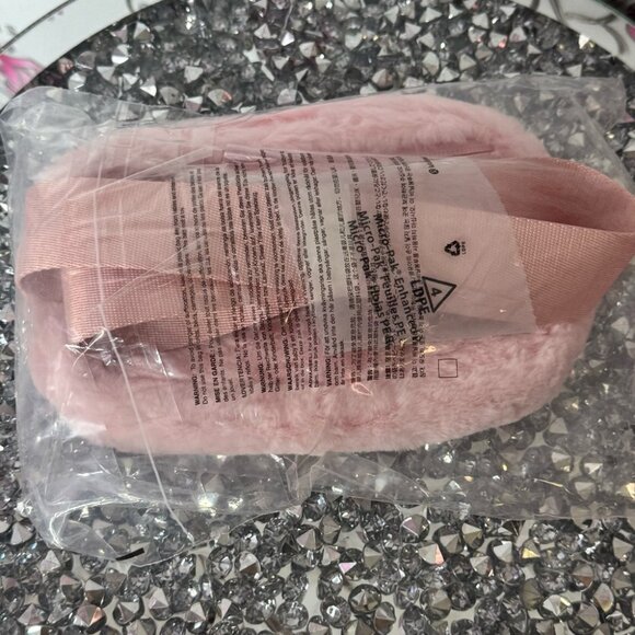 Lululemon Everywhere Belt Bag Plush Fleece strawberry milkshake furry fuzzy - Picture 8 of 10